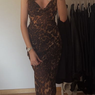 Abito lungo estivo trasparente con stampa leopardo