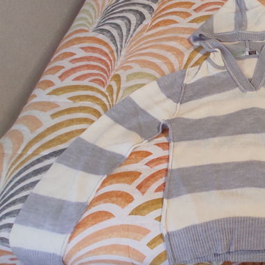 Maglioncino a righe con cappello, 30% lana