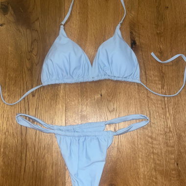 Blauer Bikini