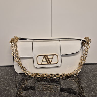 Elegant white-gold handbag