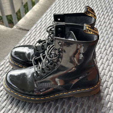 Dr martens lacklederstiefel