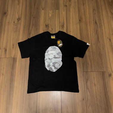 Schwarzes BAPE-T-Shirt
