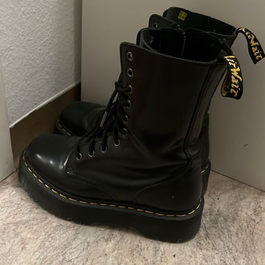 Dr. Martens 