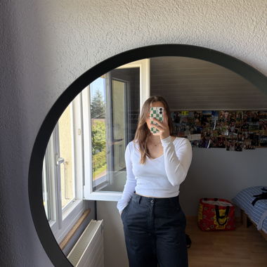 Cropped top with long sleeves