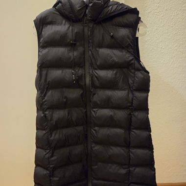 ZARA schwarze Steppweste mit Kapuze S