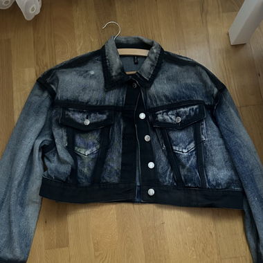 Cropped denim jacket