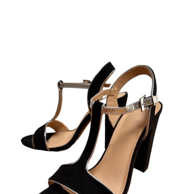 Sandales à talons noires et argentées