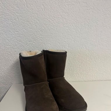 UGG.  