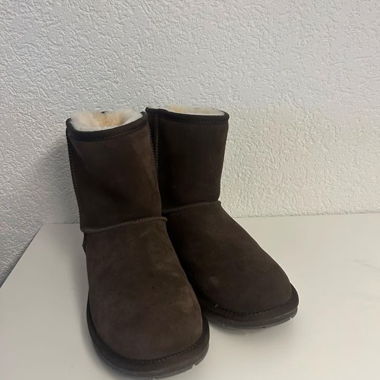 UGG.  