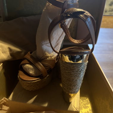 Miu Miu Plateau-Sandalen