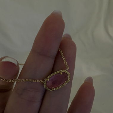 Kendra Scott necklace