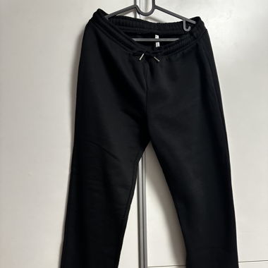 Schwarze Trainerhose