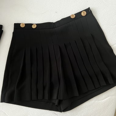 ZARA schwarze Shorts/Rock Gr. L