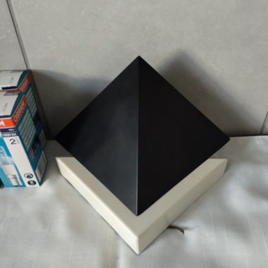 Wandlampe schwaz weiss mit 4 Glühbirnen dazu