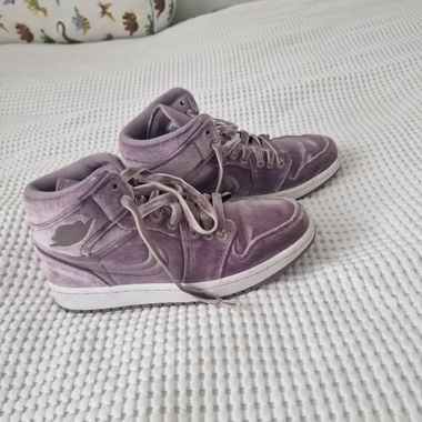 Nike Jorden 1  lila