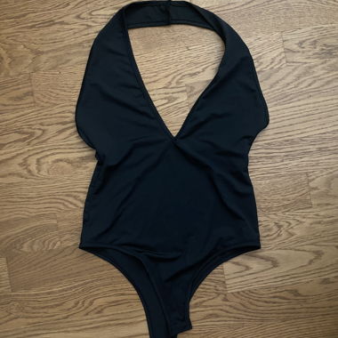 Body noir à décolleté plongeant