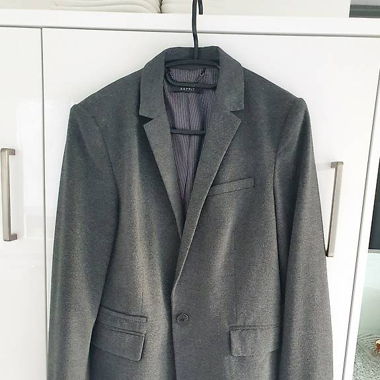 Neuer, grauer Blazer (Marke: Esprit) - Gr. 38