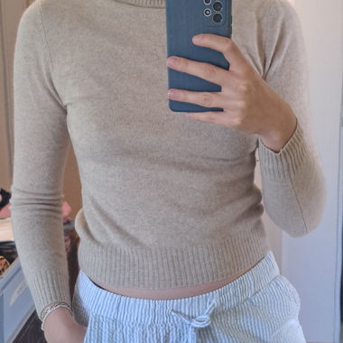 Pull en cachemire beige de Sisley