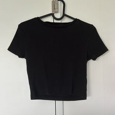 T-shirt corto a coste nero e bianco
