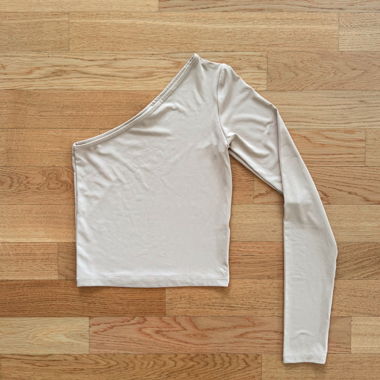 Studio Select One-Shoulder Beigefarbener Top