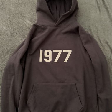 Hoodie Essentials 1977