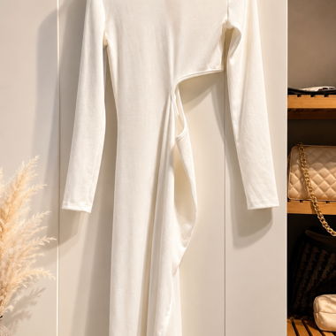 Robe blanche mini à manches longues