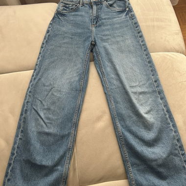 Wide-Leg Jeans