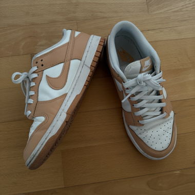 Baskets Nike blanc/beige