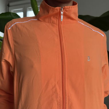 oranger Windbreaker