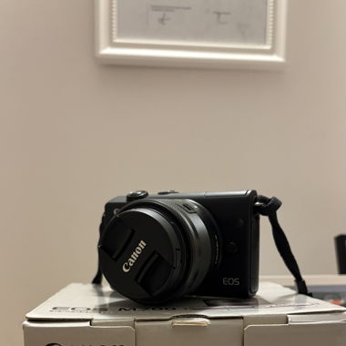 Canon EOS M200