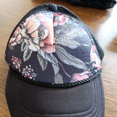 Billabong Blumen Hut