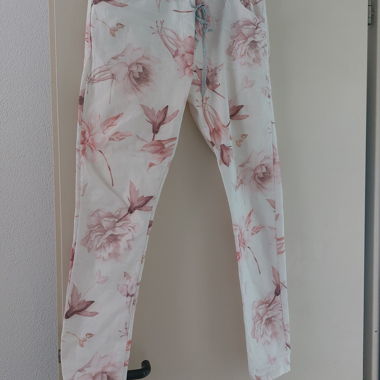 Pantaloni estivi