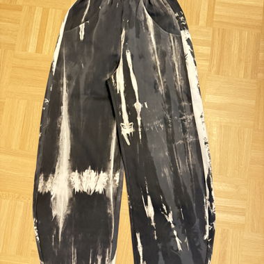 Black and white abstract casual pants M