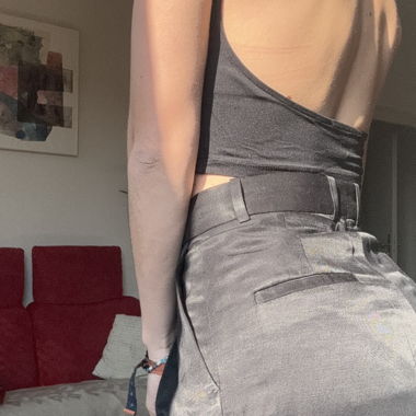 Pantaloni neri a vita alta