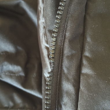 Parka à capuche en fourrure noire
