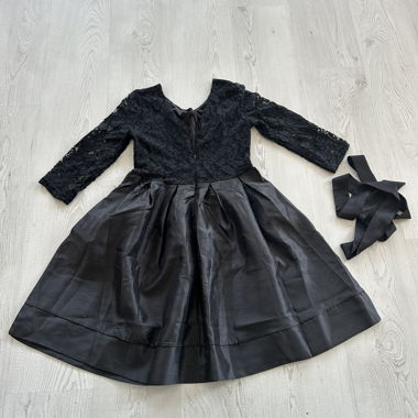 Neue schwarze Robe