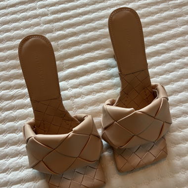 Bottega Venetta shoes 
