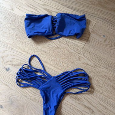 Set bikini string blu