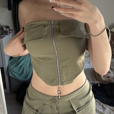 Ensemble kaki