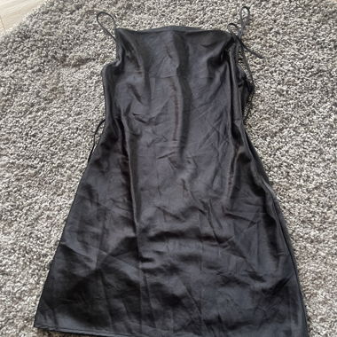 Robe courte en matière satin 