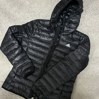 Giacca Adidas imbottita con cappuccio