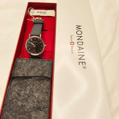 Montre Swiss Mondaine
