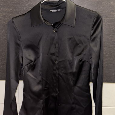 Blusa in raso nera Stradivarius XS