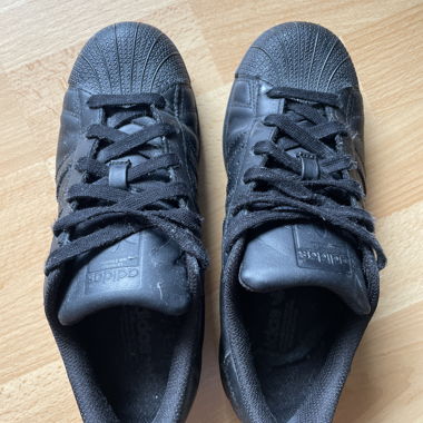 Adidas schwarz 