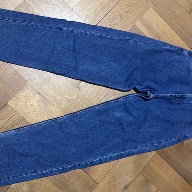 Blaue Baggy-Jeans