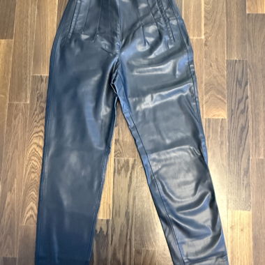 Pantaloni Zara effetto pelle (taglio mom)