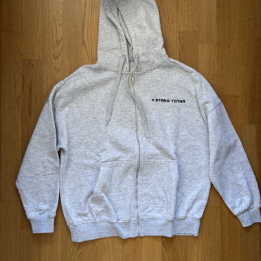 Grauer Hoodie STRNG TGTHR