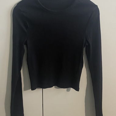 Black cropped shirt