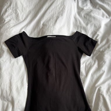 Schönes schulterfreies / Off-shoulder Shirt 