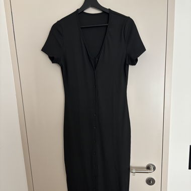 Robe noire estivale avec boutons !